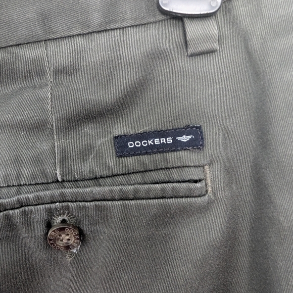 Dockers Men's Dark Olive Chinos Size 34x31 (EUC) - Picture 7 of 14